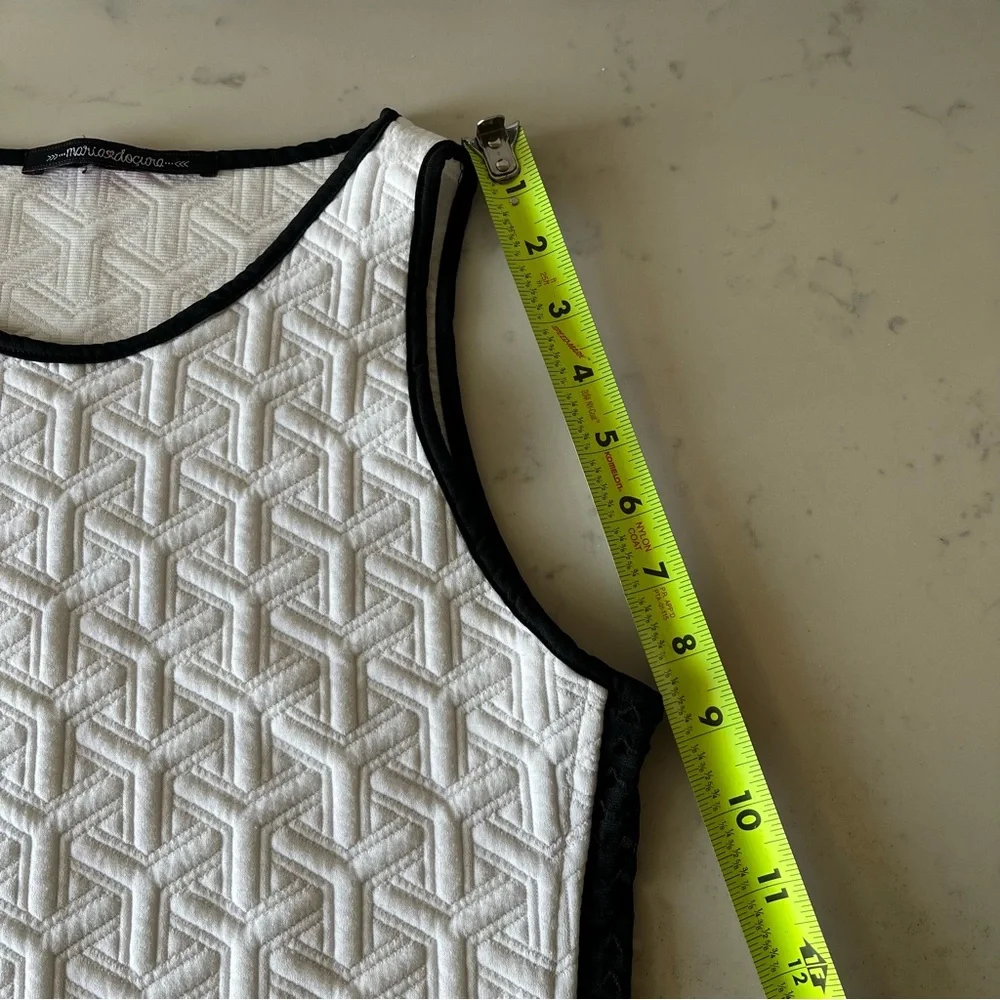 Women’s White Textured Crop Top with Black Trim Size S - Picture 9 of 9